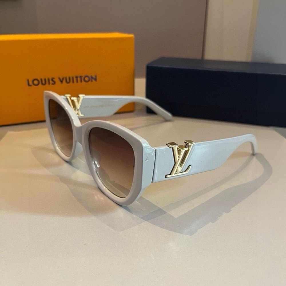Louis Vuitton White Sunglasses - Picture 4 of 5